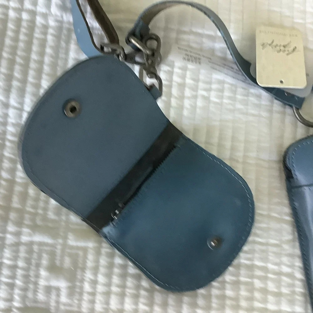 Free People Change Me Up Cross Body Phone Case Bag with Coin Case Blue Leather - Picture 7 of 9